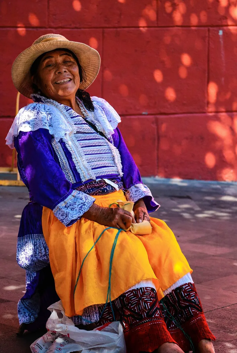 Sin aplausos pero con raíces: las mujeres que están cambiando México desde las sombras